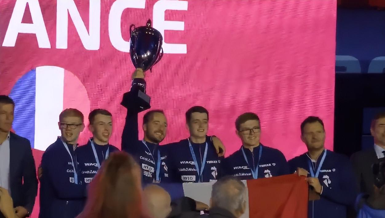 这个冠军久, 安德拉斯 这个冠军久, 安德拉斯