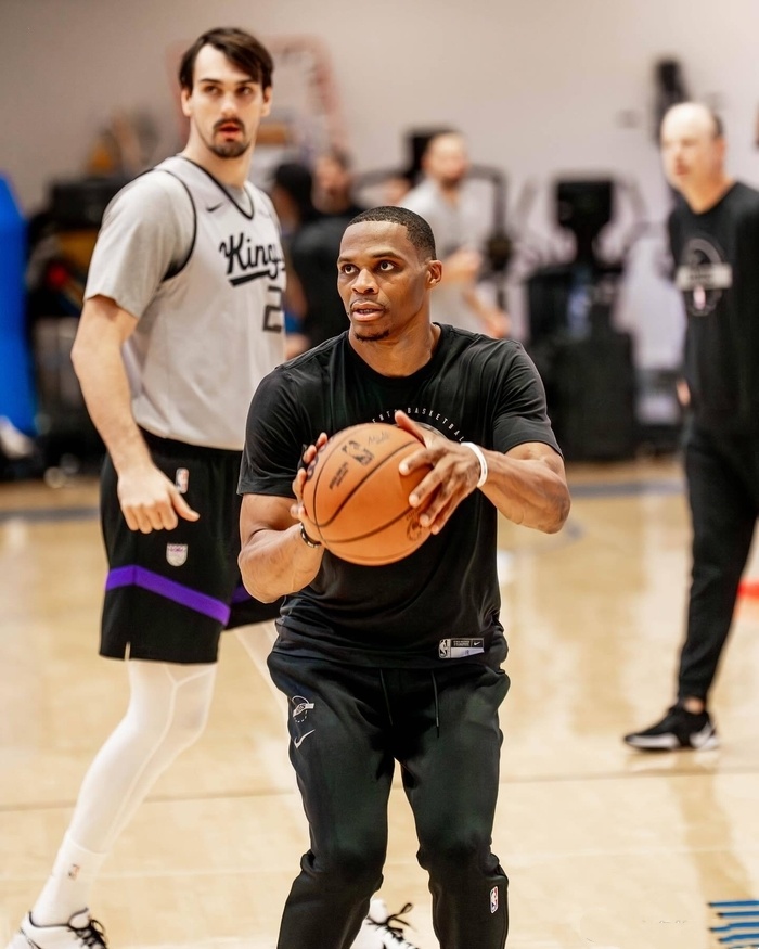 stwDm, 并且带领火, 是球队一哥 stwDm, 并且带领火, 是球队一哥