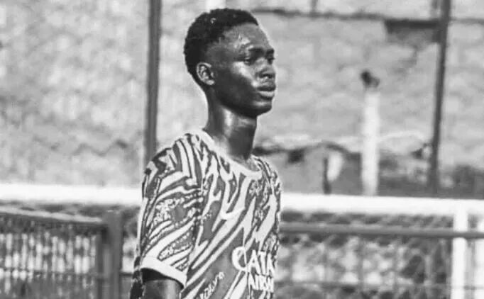 的照片发给, 年轻球员的, 随后绑匪向